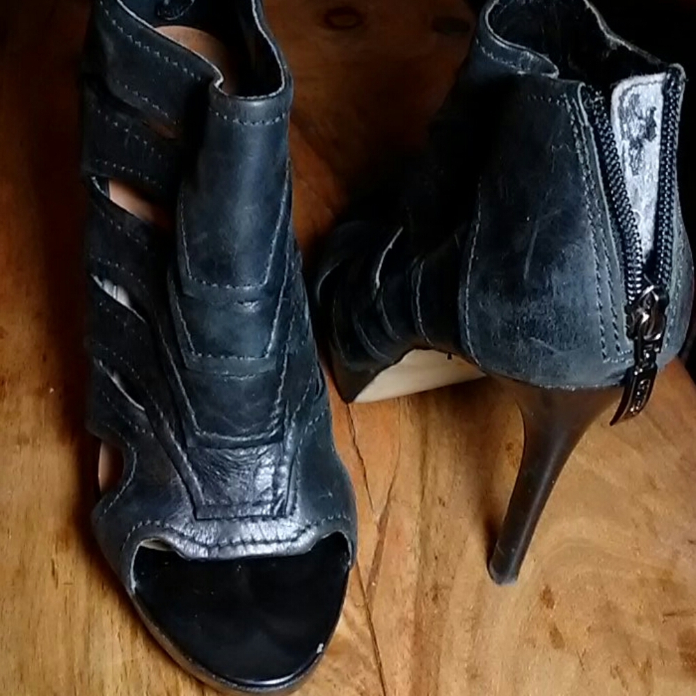 Stilettos - Picture 2 of 5
